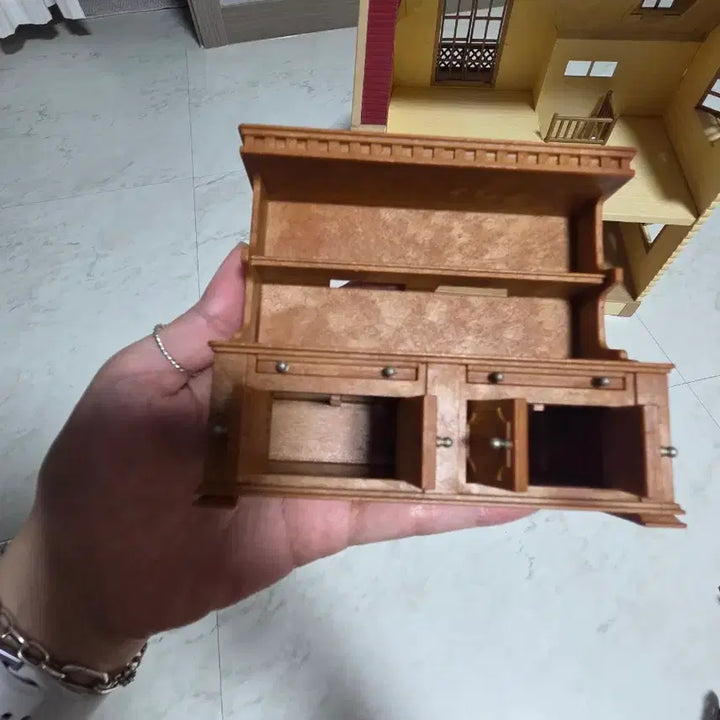 [BUNJANG] Sylvanian Families (Vintage) Discontinued Display Cabinet / 실바니안(올드)단종 그릇장 찬장