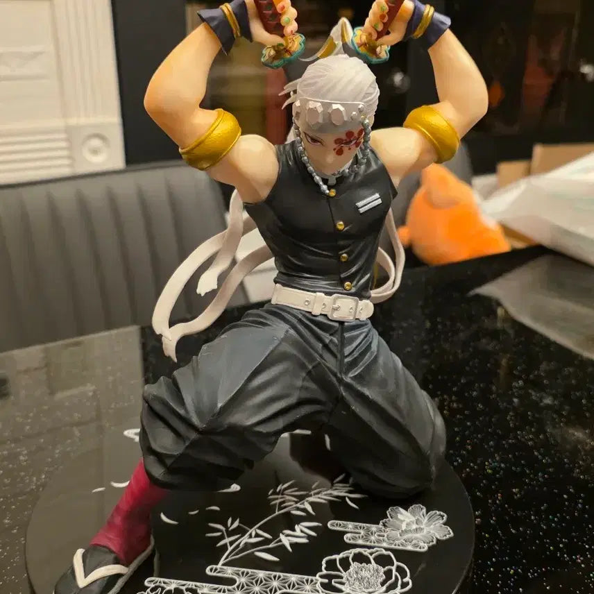 [BUNJANG] Demon Slayer Tengen Uzui Figure / 귀멸의 칼날 우즈이 텐겐 피규어
