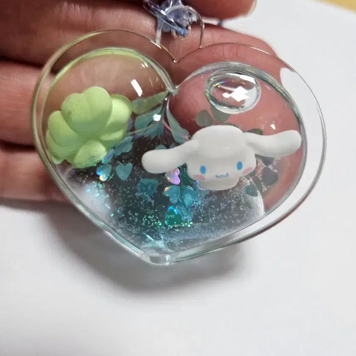 [BUNJANG] Cinnamoroll Heart Water Globe Shaker Keyring / 새제품) 시나모롤 하트 워터볼 쉐이커 키링