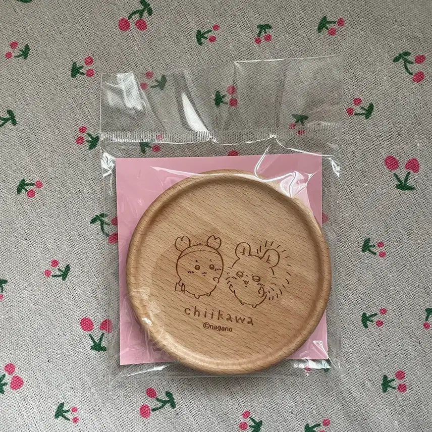[BUNJANG] Chiikawa Momonga Kani Happy Blossom Wooden Coaster / 치이카와 먼작귀 모몽가 카니 해피블로썸 원목 코스터