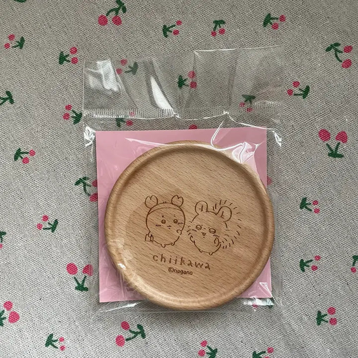 [BUNJANG] Chiikawa Momonga Kani Happy Blossom Wooden Coaster / 치이카와 먼작귀 모몽가 카니 해피블로썸 원목 코스터