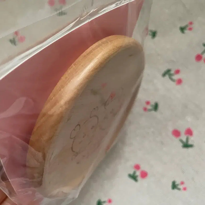 [BUNJANG] Chiikawa Momonga Kani Happy Blossom Wooden Coaster / 치이카와 먼작귀 모몽가 카니 해피블로썸 원목 코스터