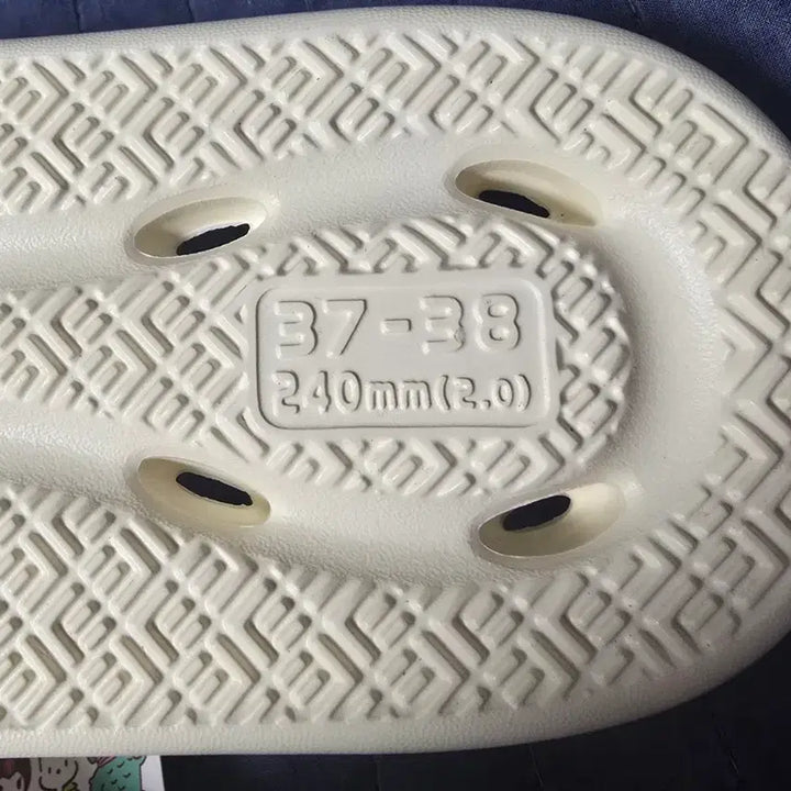 [BUNJANG] Sanrio Hello Kitty Slippers / 산리오 헬로키티 슬리퍼