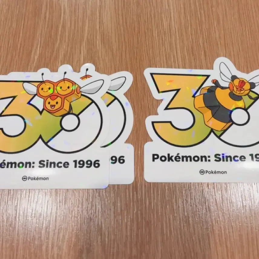 [BUNJANG] Pokemon 30th Anniversary Honeycomb Bee Sticker / 세꿀버리 비퀸 포켓몬 30주년 스티커