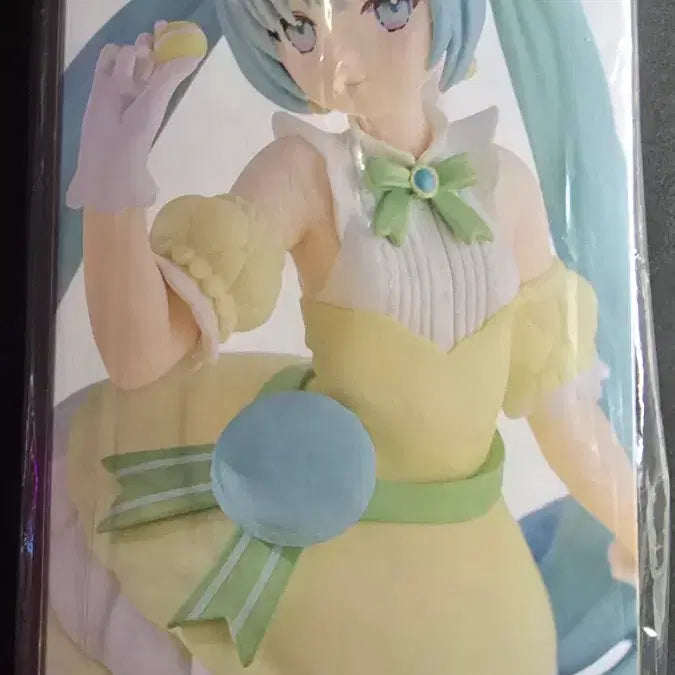 [BUNJANG] Hatsune Miku Sweet Sweets Macaron Citron Version Figure / 하츠네 미쿠 스윗 스위츠 마카롱 시트롱 피규어 판매합니다