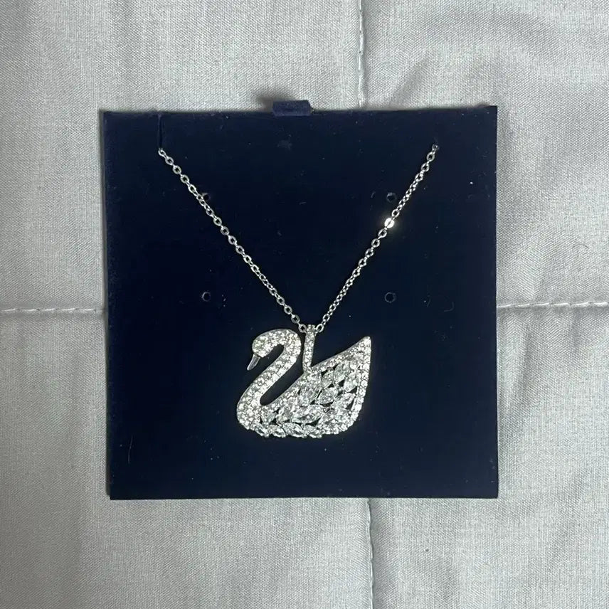 [BUNJANG] Swarovski Swan Motif Necklace / 스와로브스키 목걸이