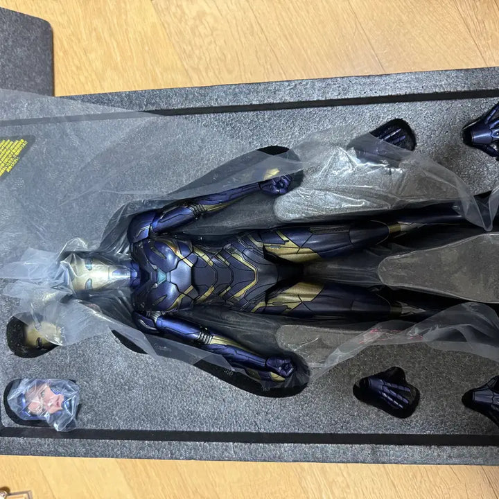 [BUNJANG] Hot Toys Rescue Toned Down Version Action Figure / 핫토이 레스큐 톤다운 팝니다