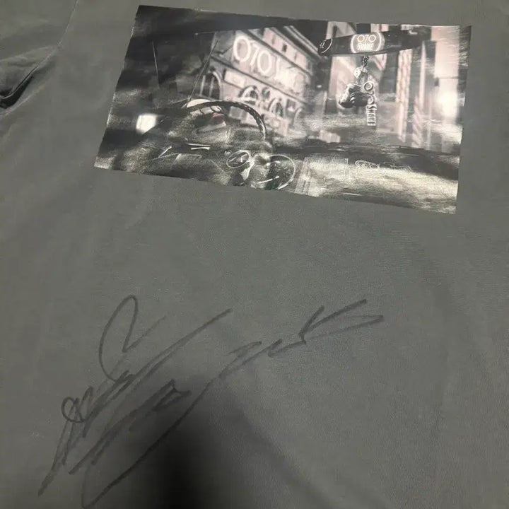 [BUNJANG] 070 Shake x PUBG Collaboration T-Shirt (XL) feat. WJSN Dayoung Autograph / 070 shake 펍지 콜라보 티셔츠 (XL) 우주소녀 다영 친필싸인