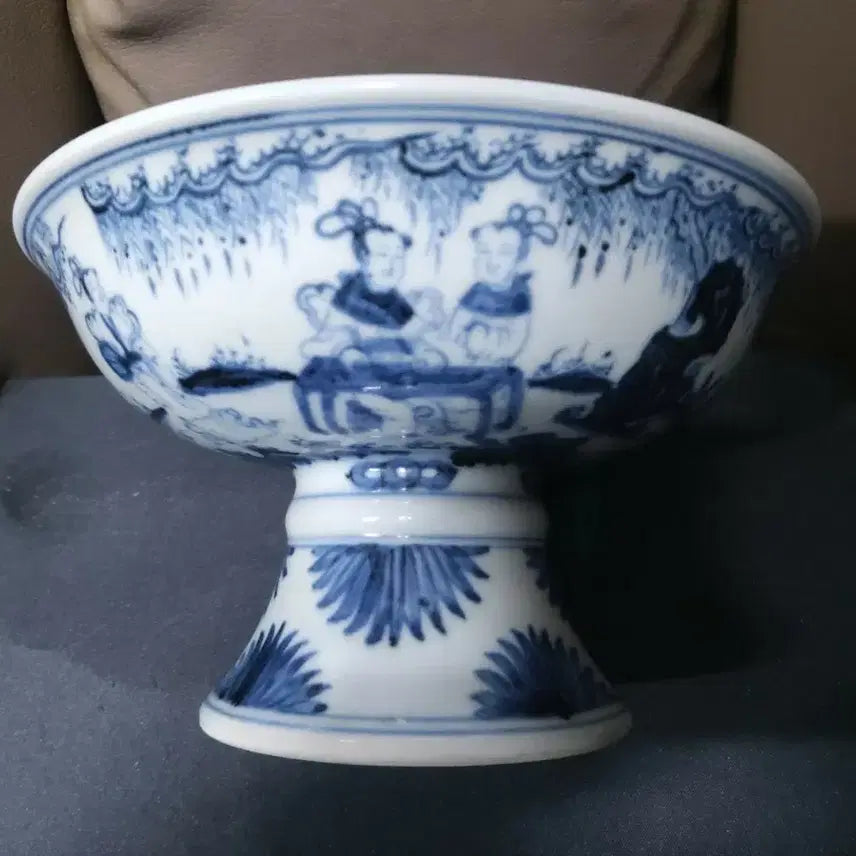 [BUNJANG] Ming Dynasty, Xuande Period Celadon Porcelain Vase with Three Friends of Winter and Scholar Figures / 명.선덕제.기물/고사인물도/고적완.