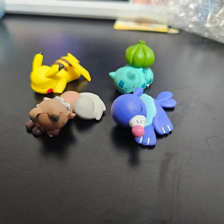 [BUNJANG] Pokemon Sleeping Figure + Stickers (Pikachu, Bulbasaur, Rockruff, Cutiefly) / 포켓몬 잠자는 잠꾸러기 피규어 + 스티커  피카츄 이상해씨 암멍이 누리공