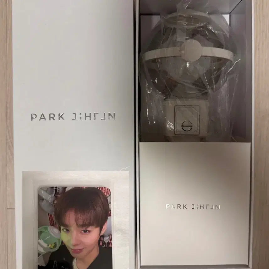 [BUNJANG] Park Jihoon Lightstick Stand Photocard / 박지훈 응원봉 뽑봉 새상품 + 포카