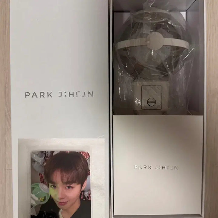 [BUNJANG] Park Jihoon Lightstick Stand Photocard / 박지훈 응원봉 뽑봉 새상품 + 포카