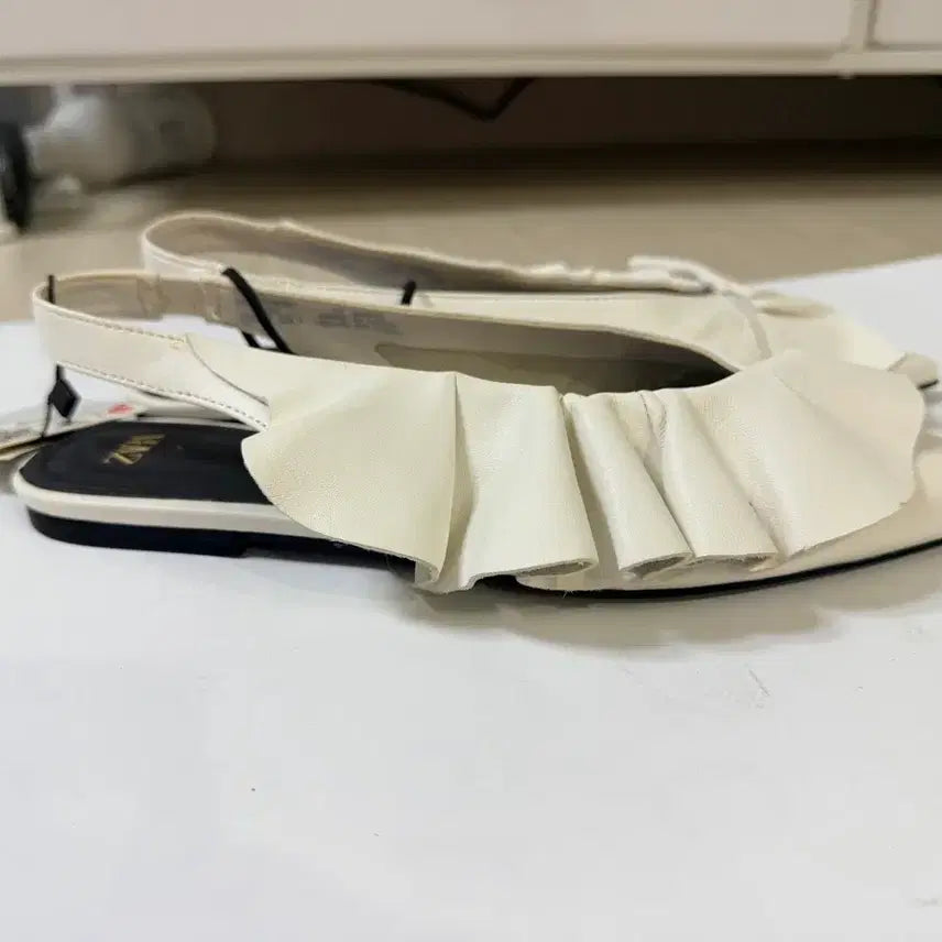 [BUNJANG] ZARA White Frill Mules Slingbacks / 자라 ZARA 화이트 프릴 뮬 슬링백