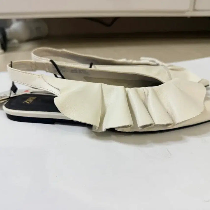 [BUNJANG] ZARA White Frill Mules Slingbacks / 자라 ZARA 화이트 프릴 뮬 슬링백