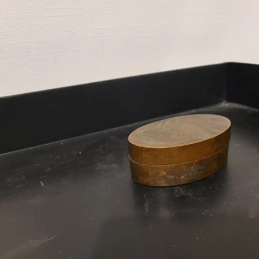 [BUNJANG] Antique Portable Brass Container with Engravings / (골동품) 휴대용 황동합