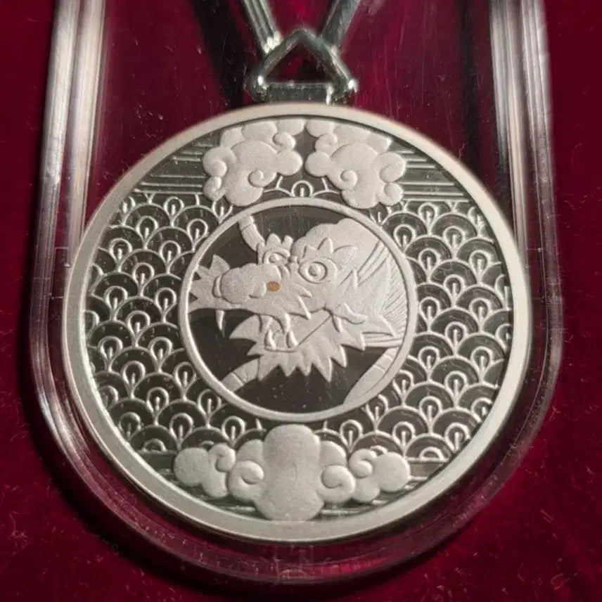 [BUNJANG] KOMSCO 2002 Korean Traditional Design Matte Proof Silver Medal Keychain / 2002년 한국조폐공사 한국 전통 열쇠 고리 무광 프루프 은메달