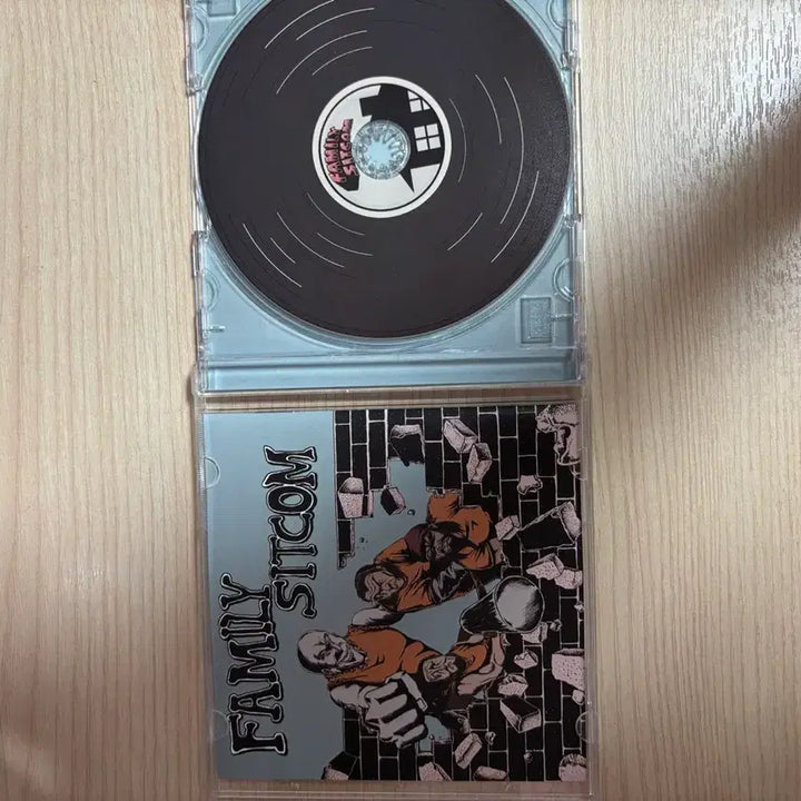[BUNJANG] Legit Goons Family Sitcom CD / 리짓군즈 Family Sitcom 패밀리 시트콤 cd