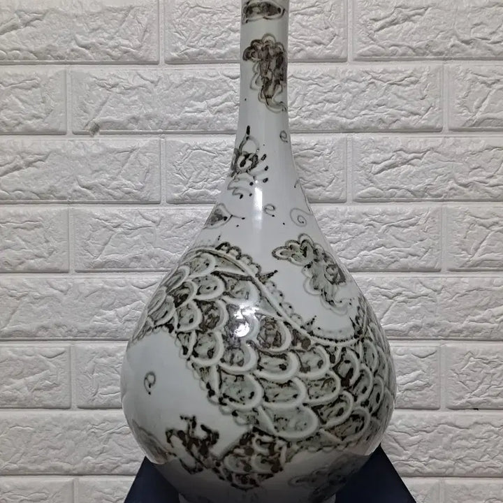 [BUNJANG] Iron-Painted White Porcelain Dragon Vase / 특이한 바닥관지 철화백자용충주병