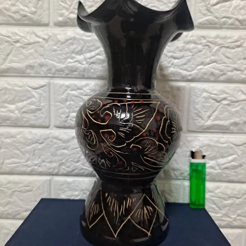 [BUNJANG] Black Glazed Celadon Porcelain Vase with Gold Inlay / 흑유금채 화병도자기