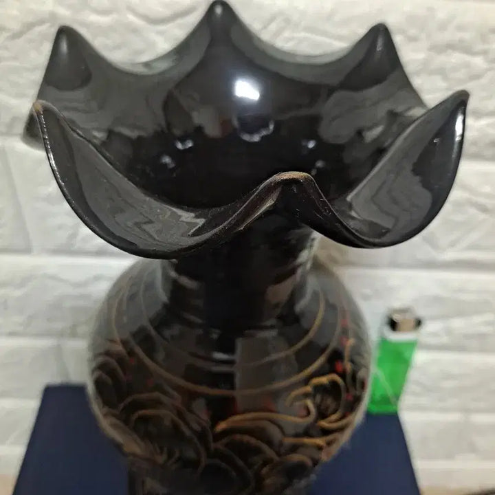 [BUNJANG] Black Glazed Celadon Porcelain Vase with Gold Inlay / 흑유금채 화병도자기