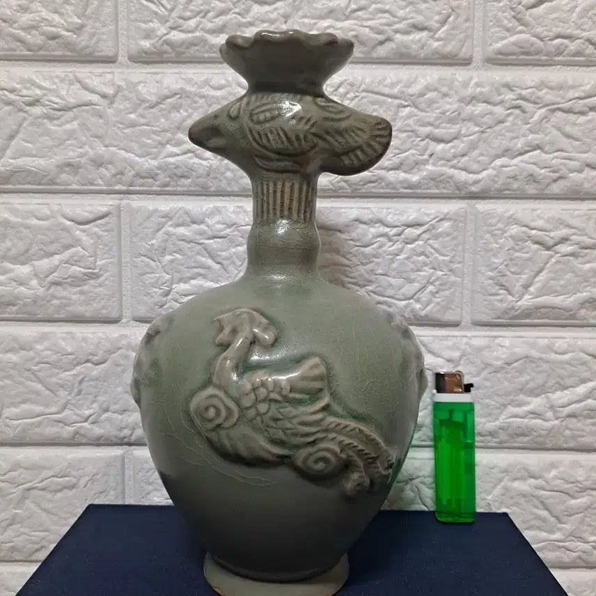 [BUNJANG] Yeoyeo Celadon Phoenix Vase / 여요 봉황문양 주병 또는 화병