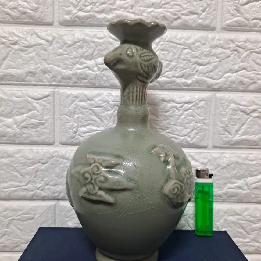[BUNJANG] Yeoyeo Celadon Phoenix Vase / 여요 봉황문양 주병 또는 화병