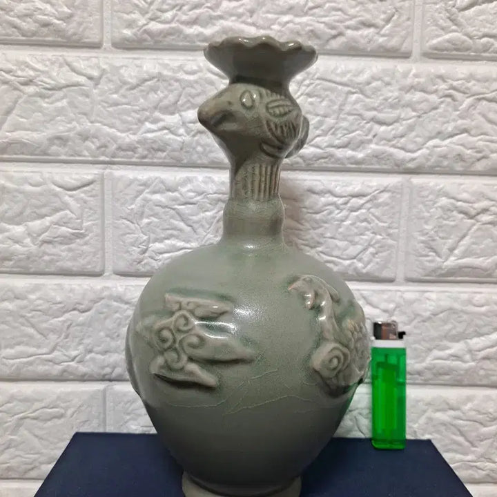 [BUNJANG] Yeoyeo Celadon Phoenix Vase / 여요 봉황문양 주병 또는 화병