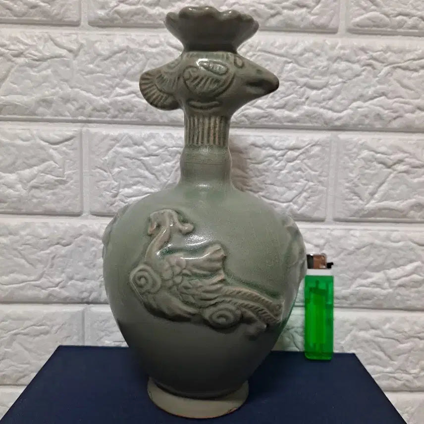 [BUNJANG] Yeoyeo Celadon Phoenix Vase / 여요 봉황문양 주병 또는 화병