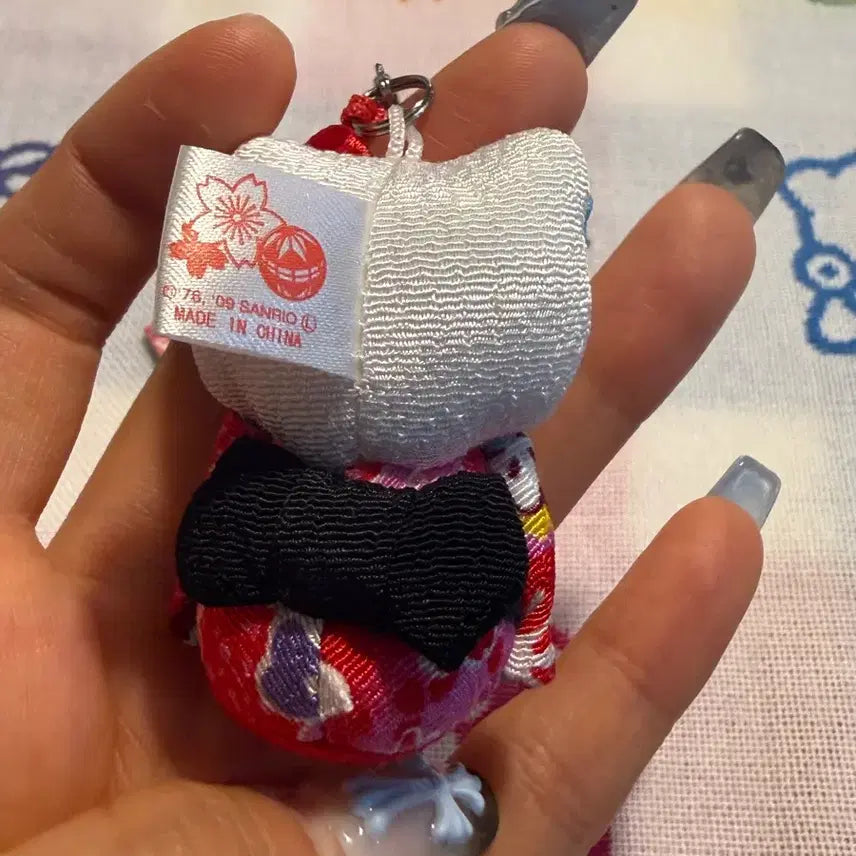 [BUNJANG] Hello Kitty 2009 Traditional Kimono Keychain / 09년도 고전 전통 기모노 키티 키링