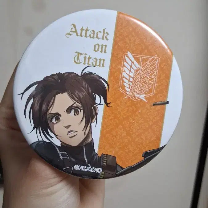 [BUNJANG] Attack on Titan Sasha Large Badge / 진격긔 거인 사샤 큰 뱃지 (급처+하자)