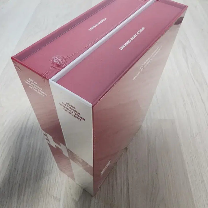 [BUNJANG] IU 2024 HEREH World Tour Concert Blu-ray / (미개봉)아이유 2024 HEREH 월드투어 콘서트 블루레이
