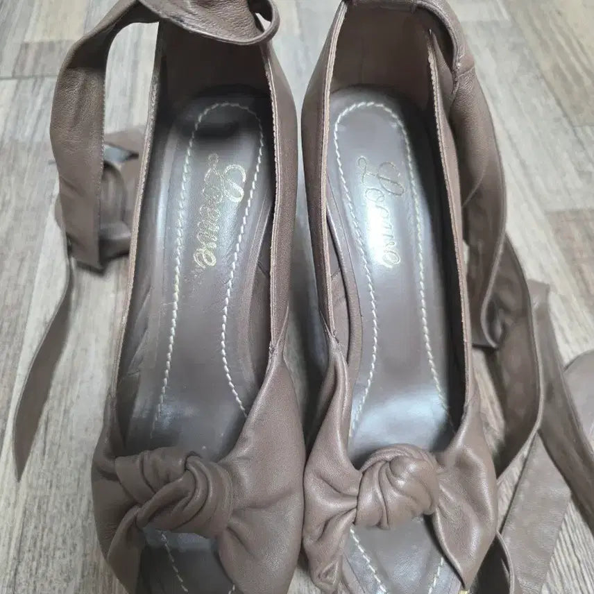 [SOLD OUT] 로에베 리본 랩 웨지힐 샌들