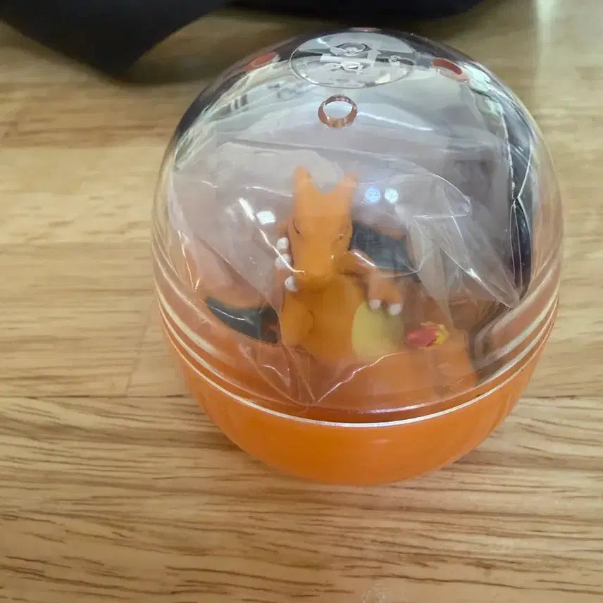 [BUNJANG] Pokemon Charizard Gacha Figure / 포켓몬스터 리자몽 가챠 피규어 성수동 팝업