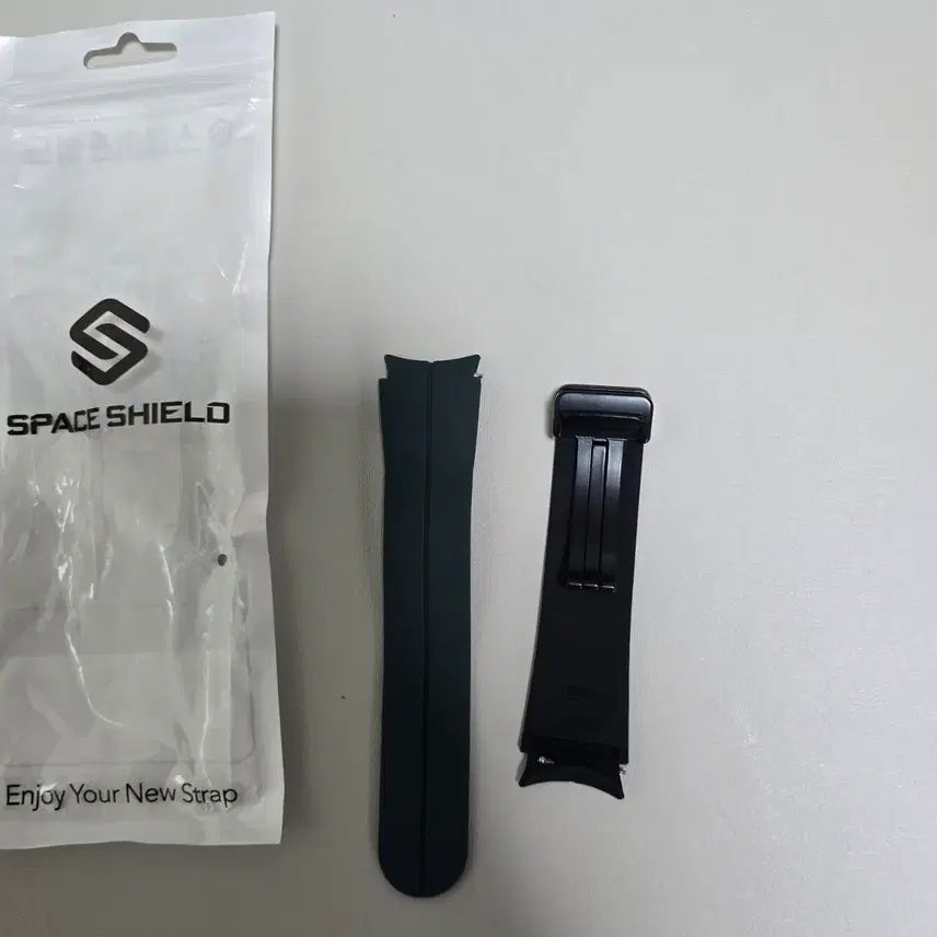 [BUNJANG] Galaxy Watch 6/5/4 Compatible Strap (Space Shield) / 갤럭시워치 6/5/4 호환 스트랩(전자기기  액세서리)