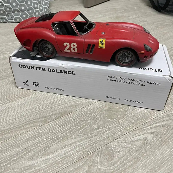 [BUNJANG] Ferrari 28 Diecast Model Car / 페라리 28번 빈티지 자동차 모형