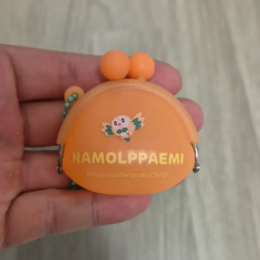 [BUNJANG] Pokemon 30th Anniversary Seongsu Metamong Playground Rowlet Mini Pouch Keyring Gacha / 포켓몬30주년 성수 메타몽놀이터 나몰빼미 미니 파우치 키링 가챠 팝니다.