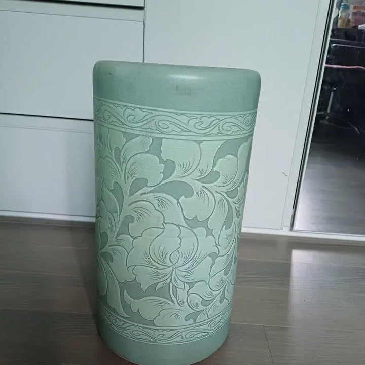 [BUNJANG] Celadon Peony Brush Holder / 청자목단필통