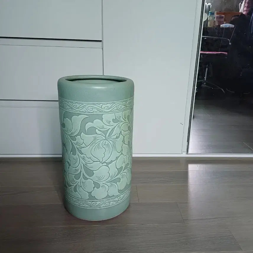 [BUNJANG] Celadon Peony Brush Holder / 청자목단필통