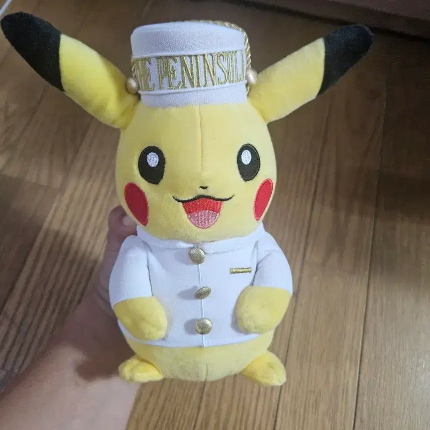 [BUNJANG] Peninsula Hotel x Pikachu Collaboration Limited Edition Plush Doll / 포켓몬 피카츄 페닌슐라 호텔 콜라보 인형 판매합니다