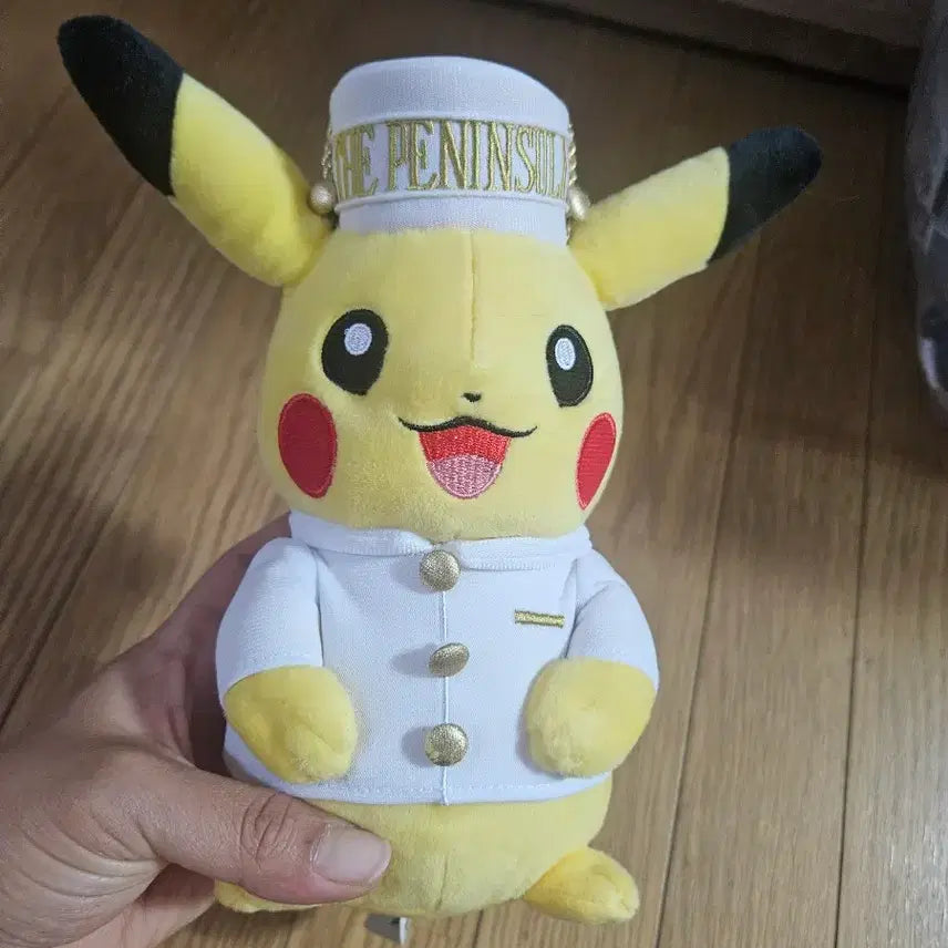 [BUNJANG] Peninsula Hotel x Pikachu Collaboration Limited Edition Plush Doll / 포켓몬 피카츄 페닌슐라 호텔 콜라보 인형 판매합니다
