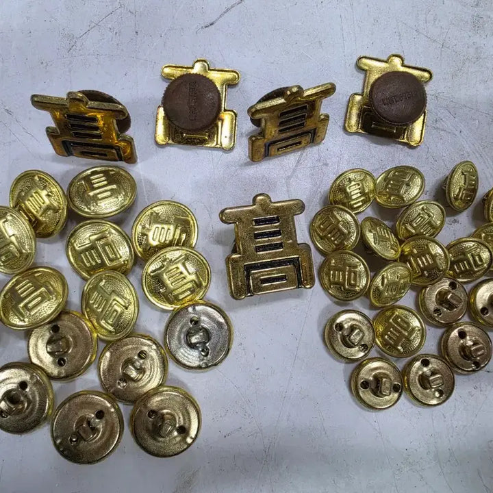 [BUNJANG] Vintage High School Uniform Buttons &amp; Badge Set / 고등학교/뺏지/단추