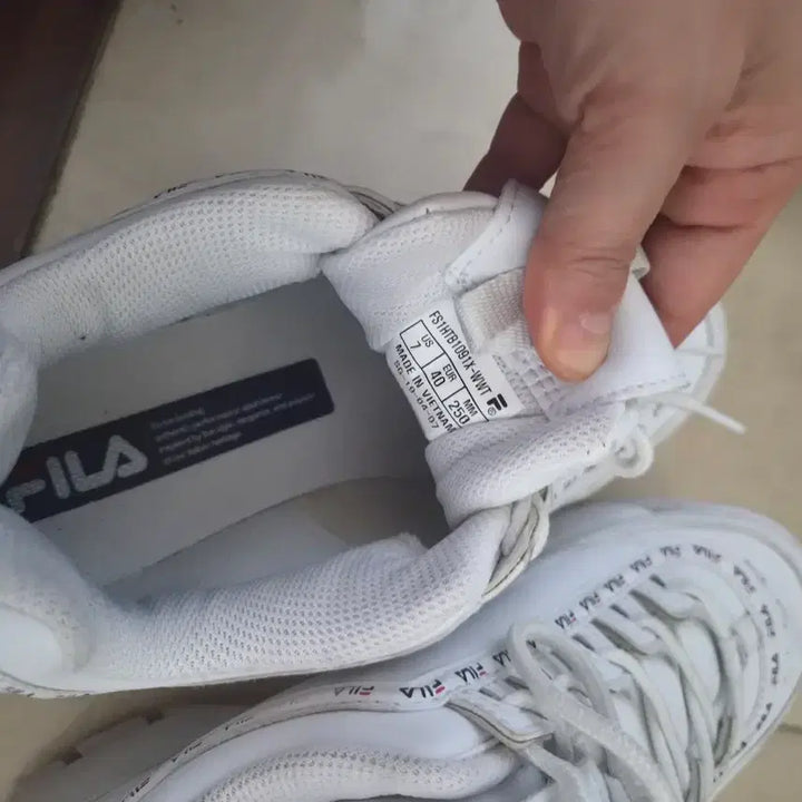 [BUNJANG] FILA Disruptor 2 Sneakers White / 휠라 FILA 디스럽터2 운동화 흰색250(240-245추천)