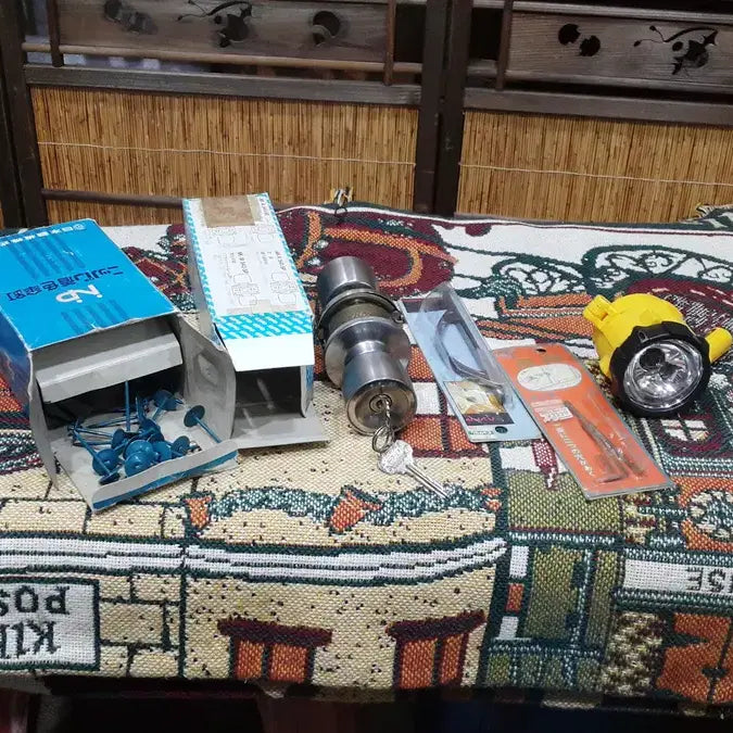 [BUNJANG] Japanese Car Interior Searchlight and Assorted Metal Parts Bundle / 일제 자동차 실내용 서치와 잡철물 일괄