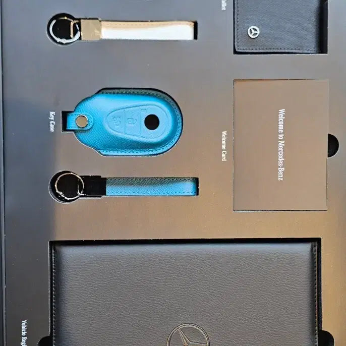 [BUNJANG] Mercedes-Benz Genuine Goods Key Holder and Business Card Holder Set / 벤츠 출고 굿즈입니다 키케이스 및 명함지갑 신품 택배비 무료)