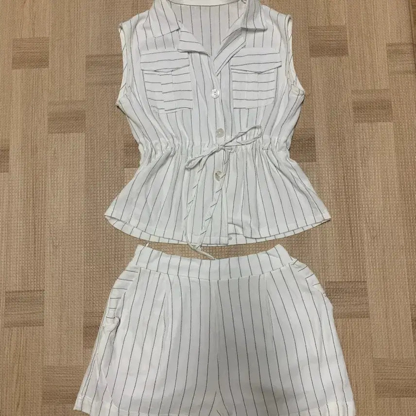 [BUNJANG] Stripe Sleeveless Shirt and Shorts Set / 스트라이프 민소매 셔츠 반바지 세트