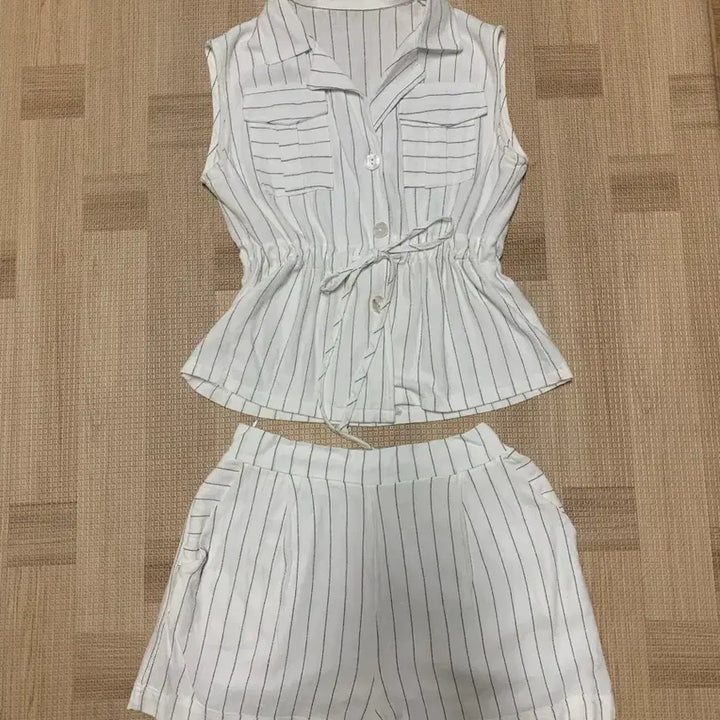 [BUNJANG] Stripe Sleeveless Shirt and Shorts Set / 스트라이프 민소매 셔츠 반바지 세트