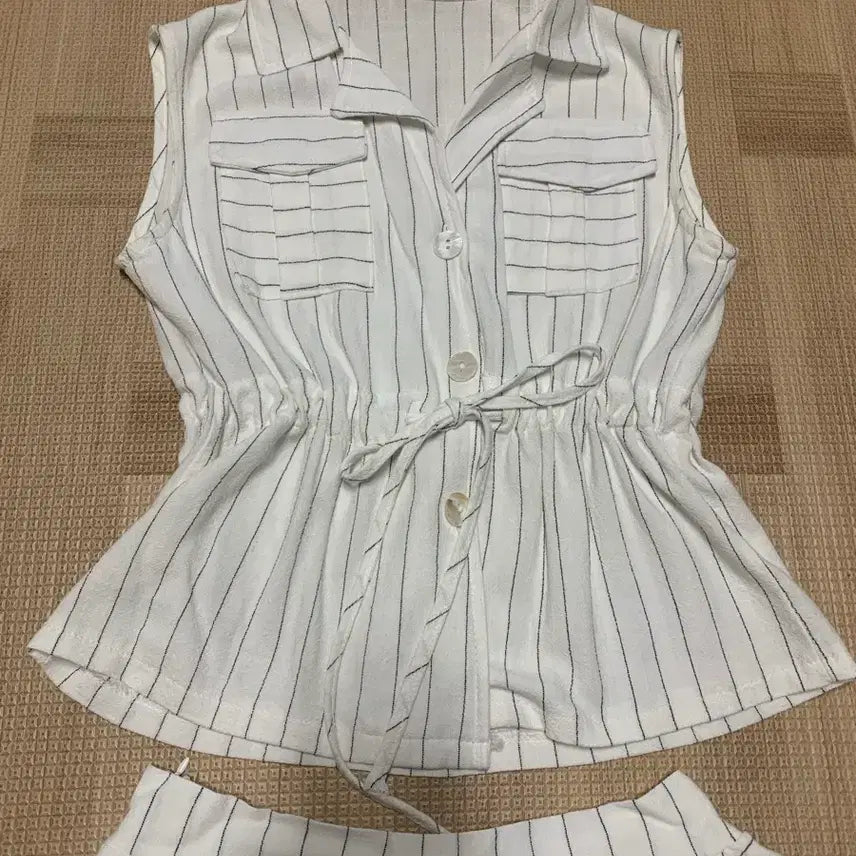 [BUNJANG] Stripe Sleeveless Shirt and Shorts Set / 스트라이프 민소매 셔츠 반바지 세트