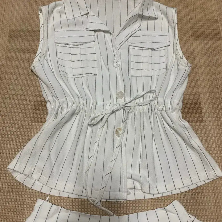 [BUNJANG] Stripe Sleeveless Shirt and Shorts Set / 스트라이프 민소매 셔츠 반바지 세트