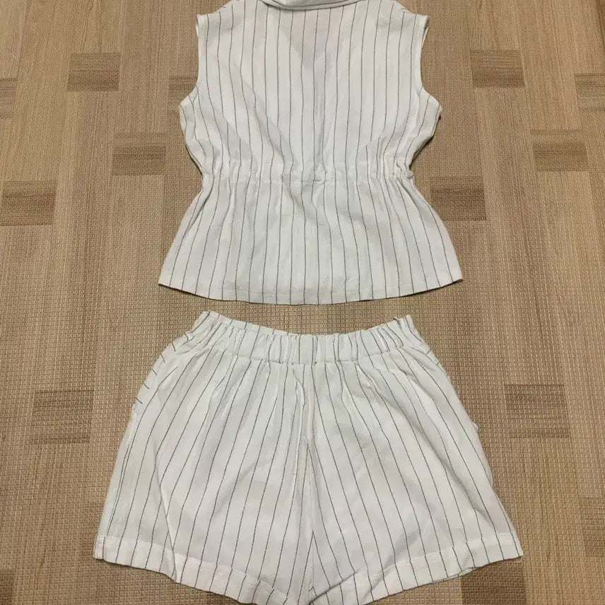 [BUNJANG] Stripe Sleeveless Shirt and Shorts Set / 스트라이프 민소매 셔츠 반바지 세트