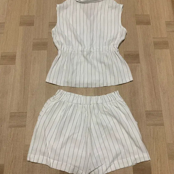 [BUNJANG] Stripe Sleeveless Shirt and Shorts Set / 스트라이프 민소매 셔츠 반바지 세트